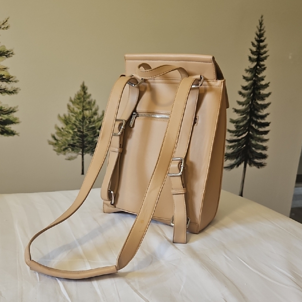 Chic Beige Women's Backpack - Picture 3 of 8